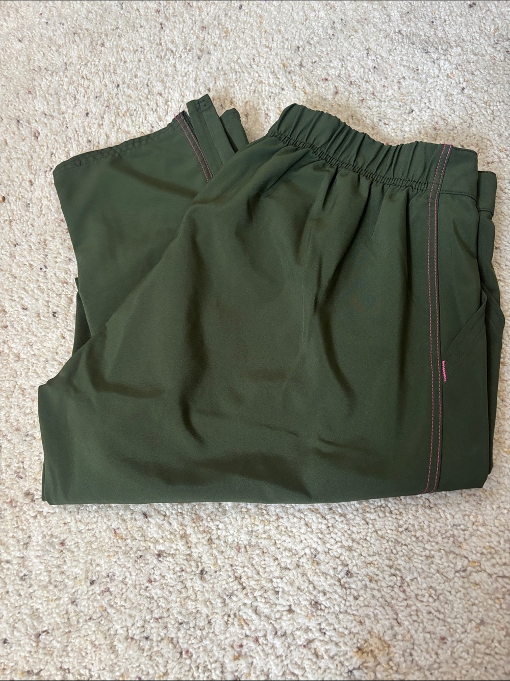 Women’s scrub bottoms Olive Green Elastic-Waist Joggers with Contrast Stitching